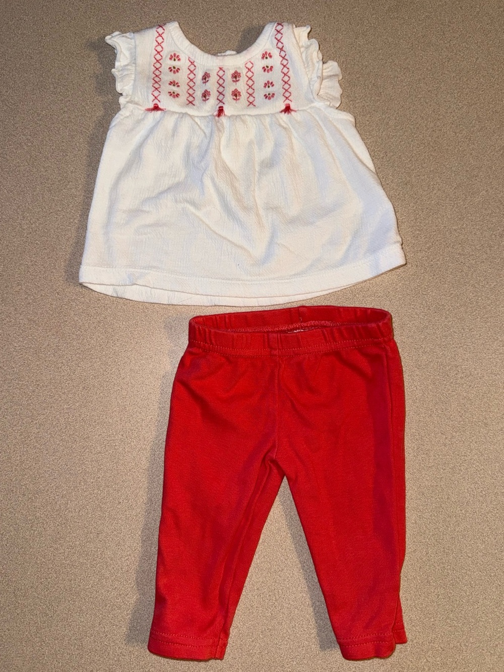Carter’s baby girl two piece set size 3 months white and coral